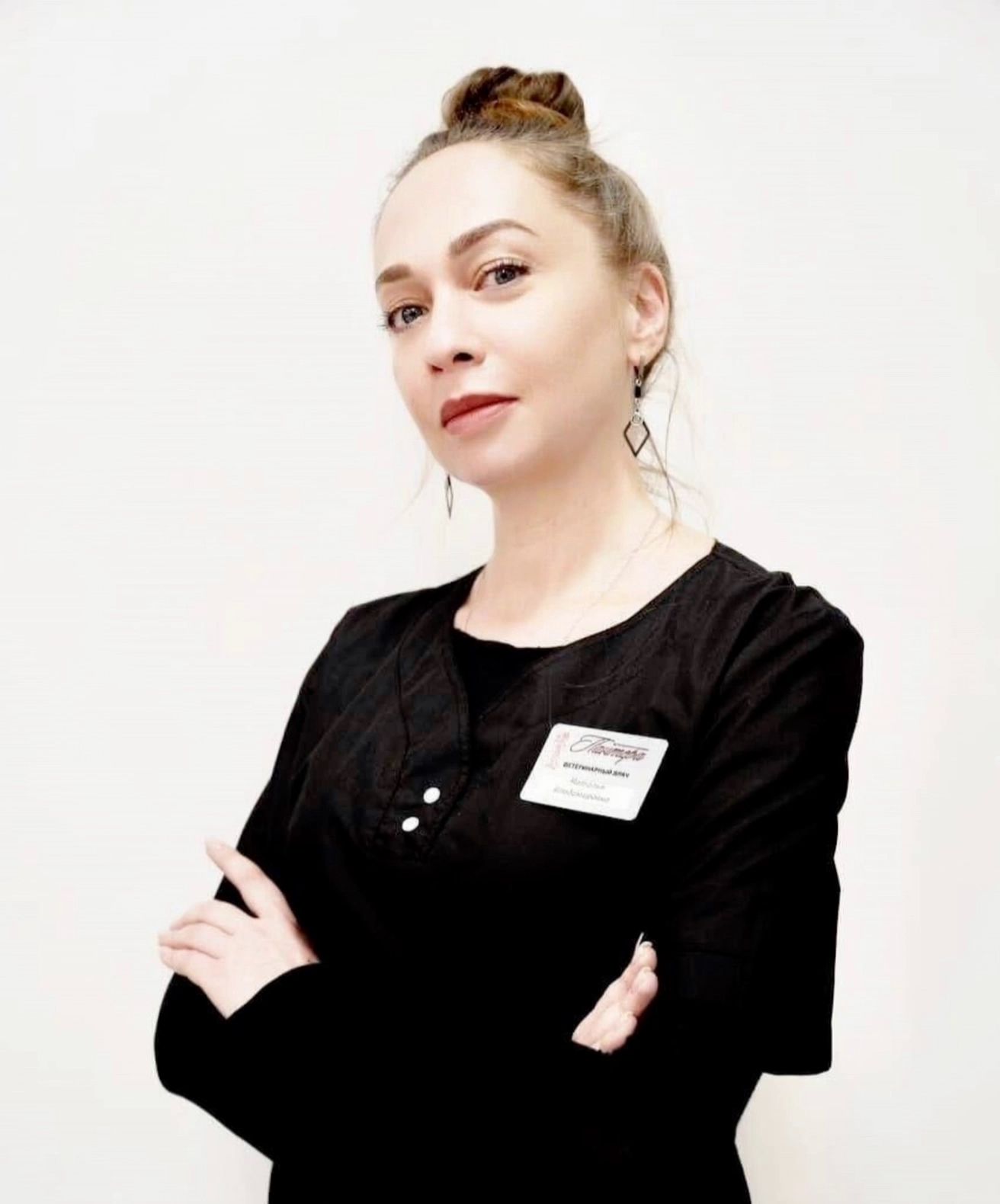 Шагова Наталья Владимировна, главный врач клиники «Пантера». Участник клинических исследований Веприпак, отмечает его высокую эффективность, безопасность и удобство применения. Российский препарат от Ветстем с флураланером обеспечивает трёхмесячную защиту собак от блох и клещей.