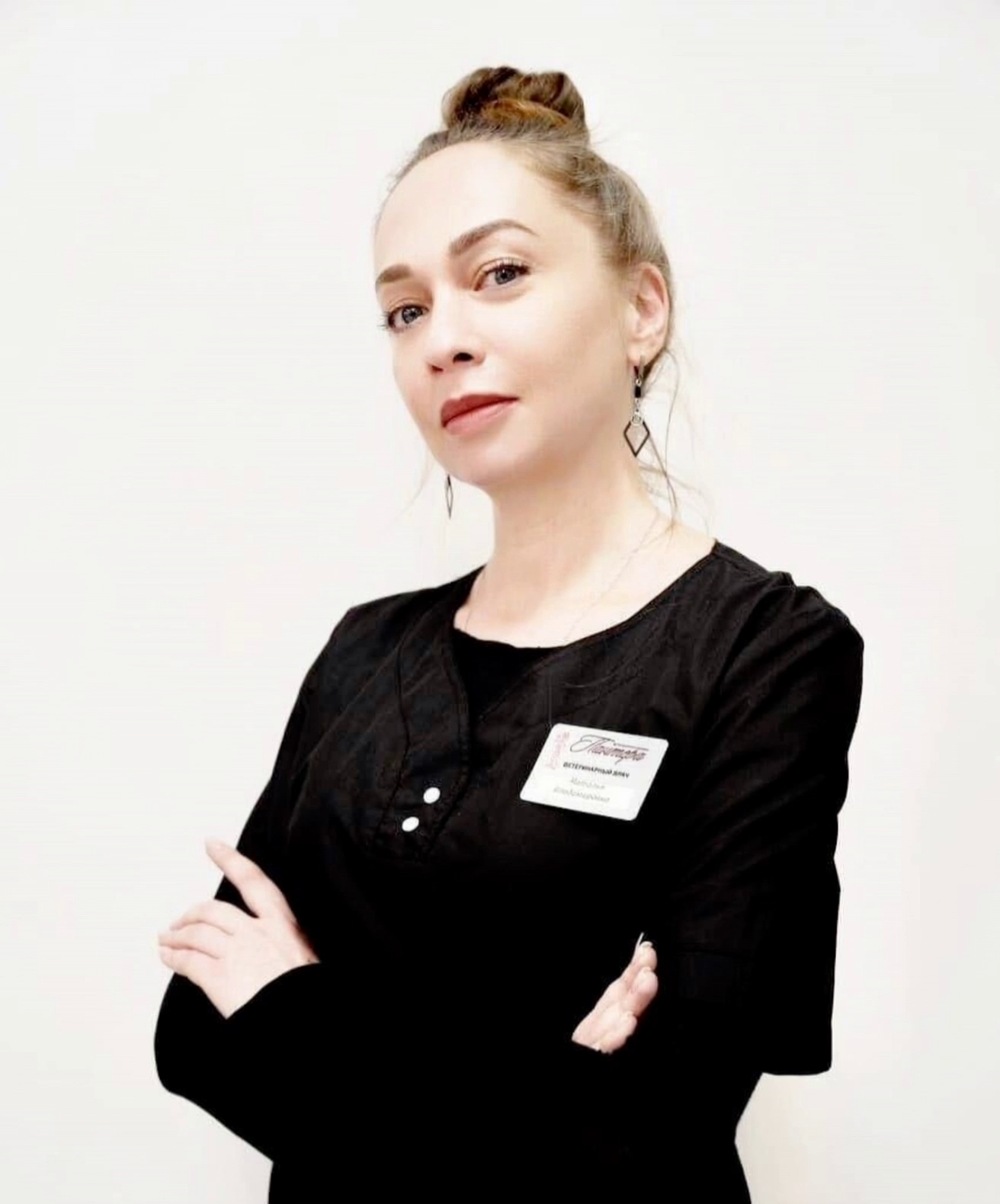 Шагова Наталья Владимировна, главный врач клиники «Пантера». Участник клинических исследований Веприпак, отмечает его высокую эффективность, безопасность и удобство применения. Российский препарат от Ветстем с флураланером обеспечивает трёхмесячную защиту собак от блох и клещей.